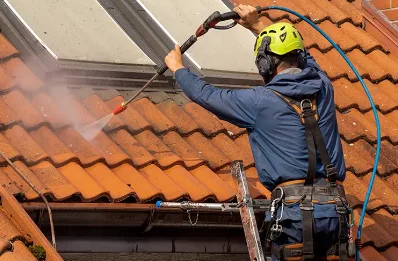 Démoussage et hydrofuge de toiture à Valcivières